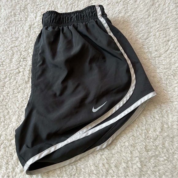 Nike Dri-Fit Women’s Running Shorts Small Black - Picture 2 of 3